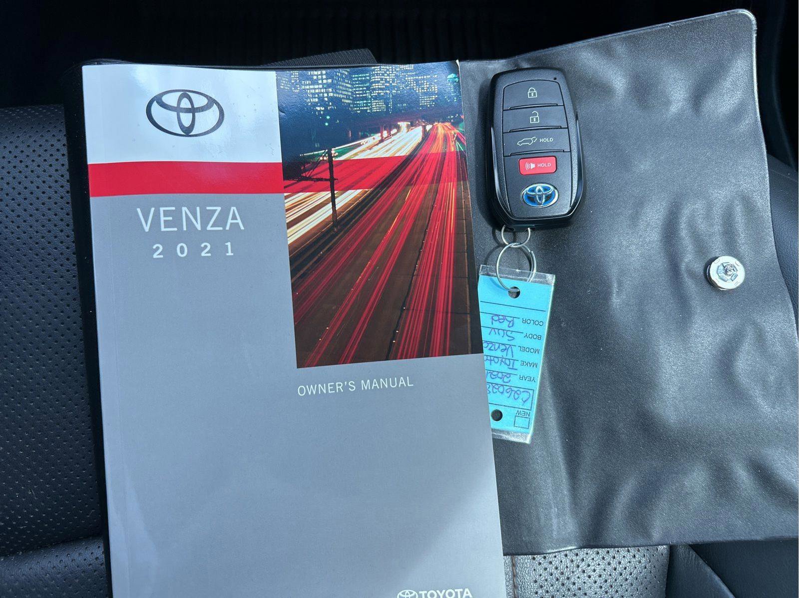 Used 2021 Toyota Venza XLE w/ Softex Package image 19