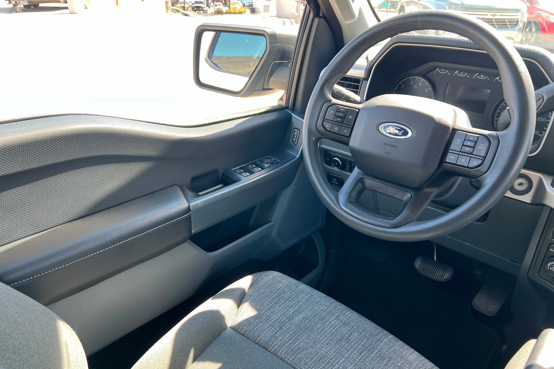 Used 2022 Ford F150 XLT w/ Trailer Tow Package image 11
