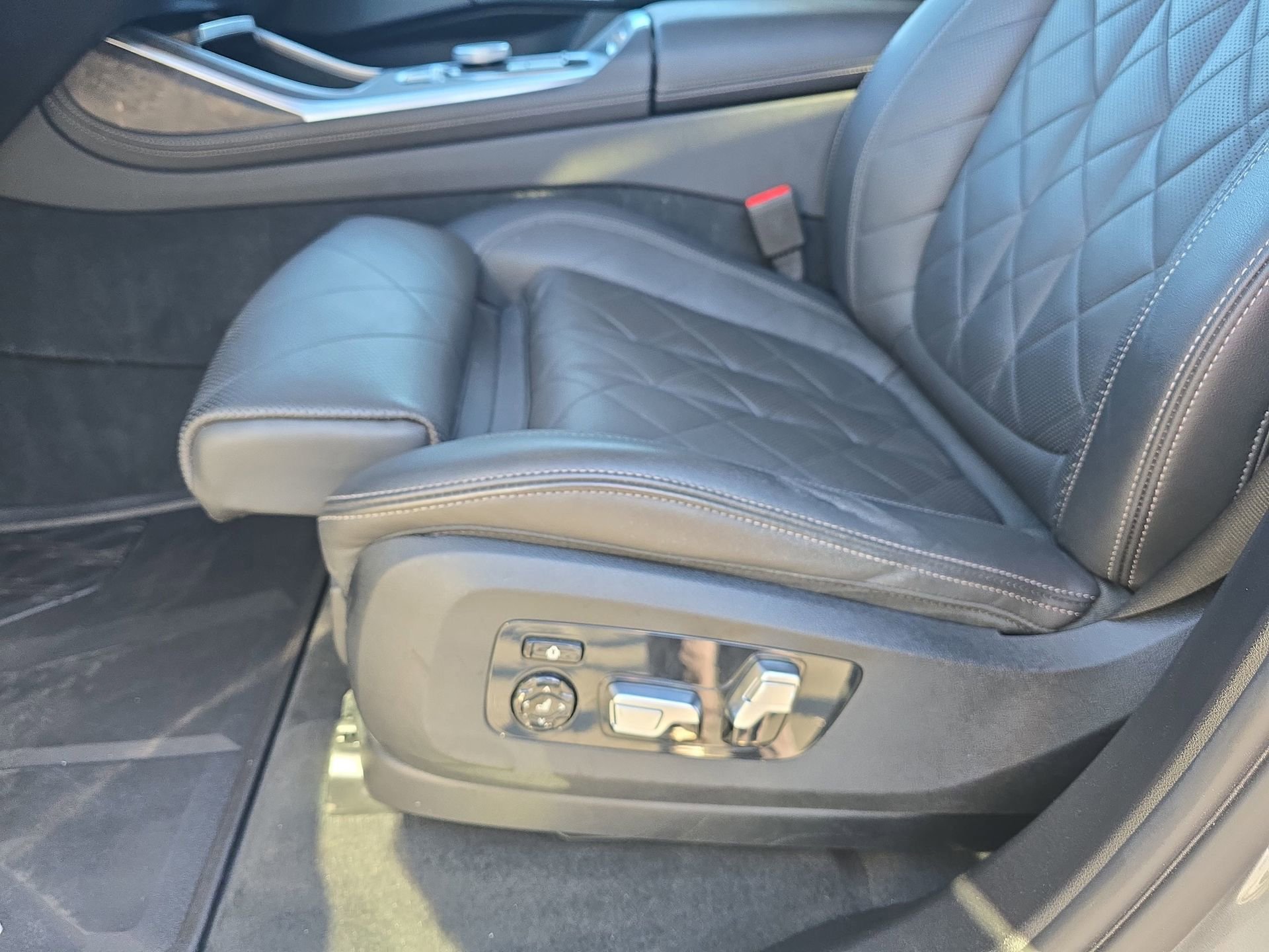 Used 2023 BMW X7 xDrive40i w/ Premium Package image 28