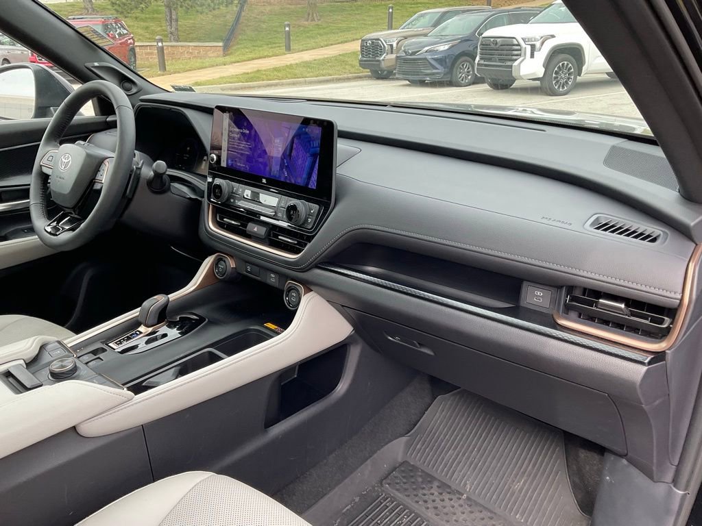 Certified 2025 Toyota Grand Highlander AWD Hybrid image 17