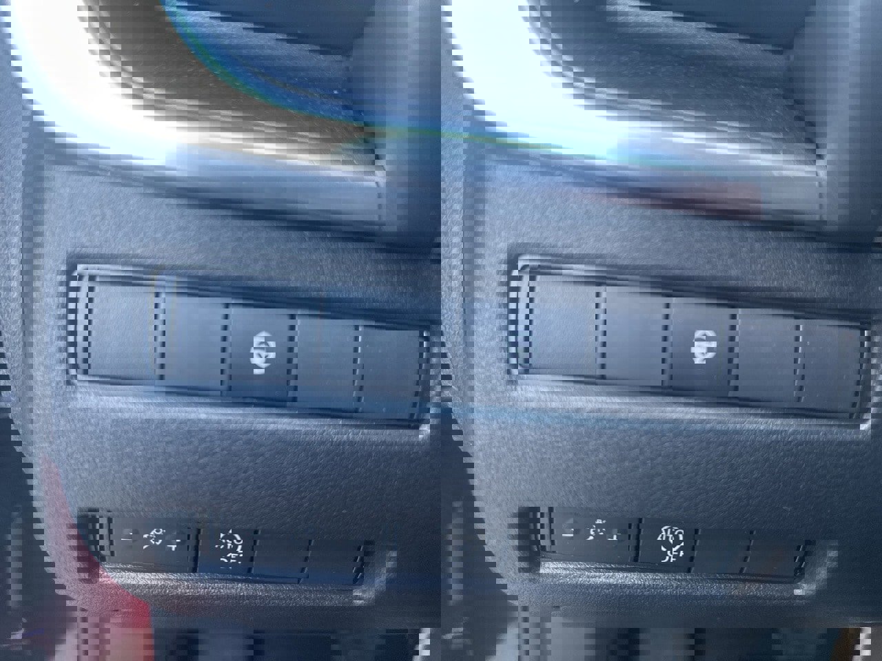 Used 2023 Nissan Rogue SV image 7