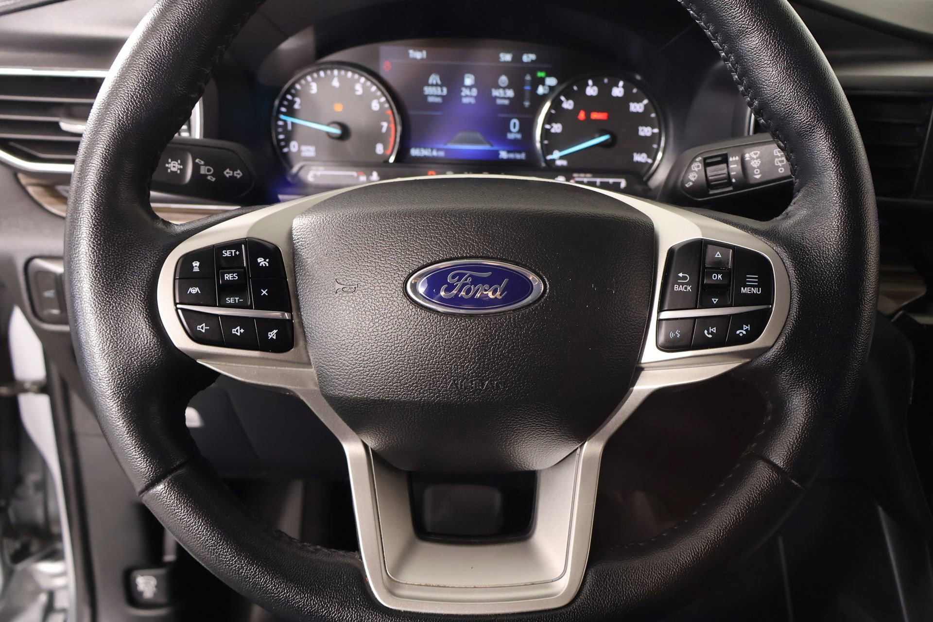 Used 2023 Ford Explorer Limited image 3