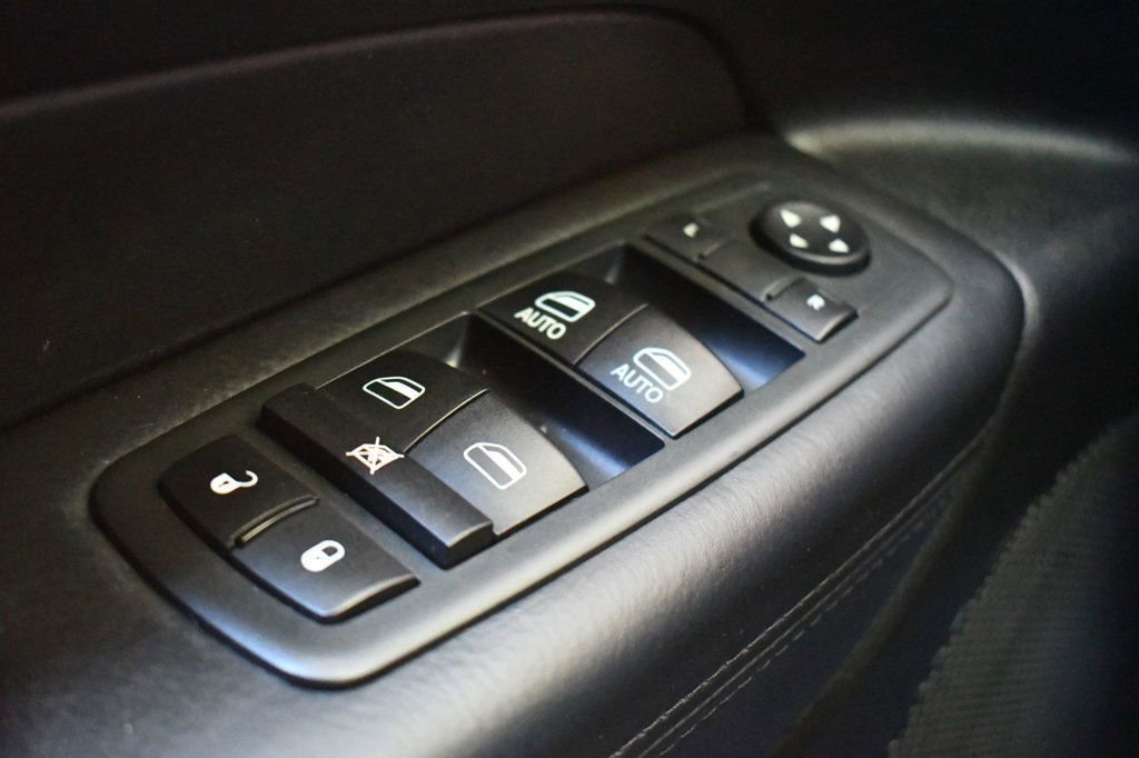 Used 2012 Jeep Grand Cherokee Overland image 12