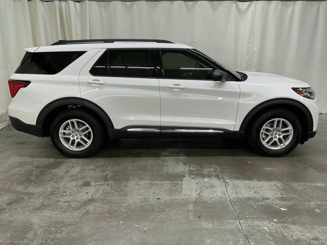 Used 2025 Ford Explorer Active w/ Active Comfort Package image 2