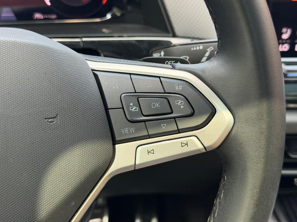 Used 2025 Volkswagen Atlas Peak Edition SE AWD/4WD image 18