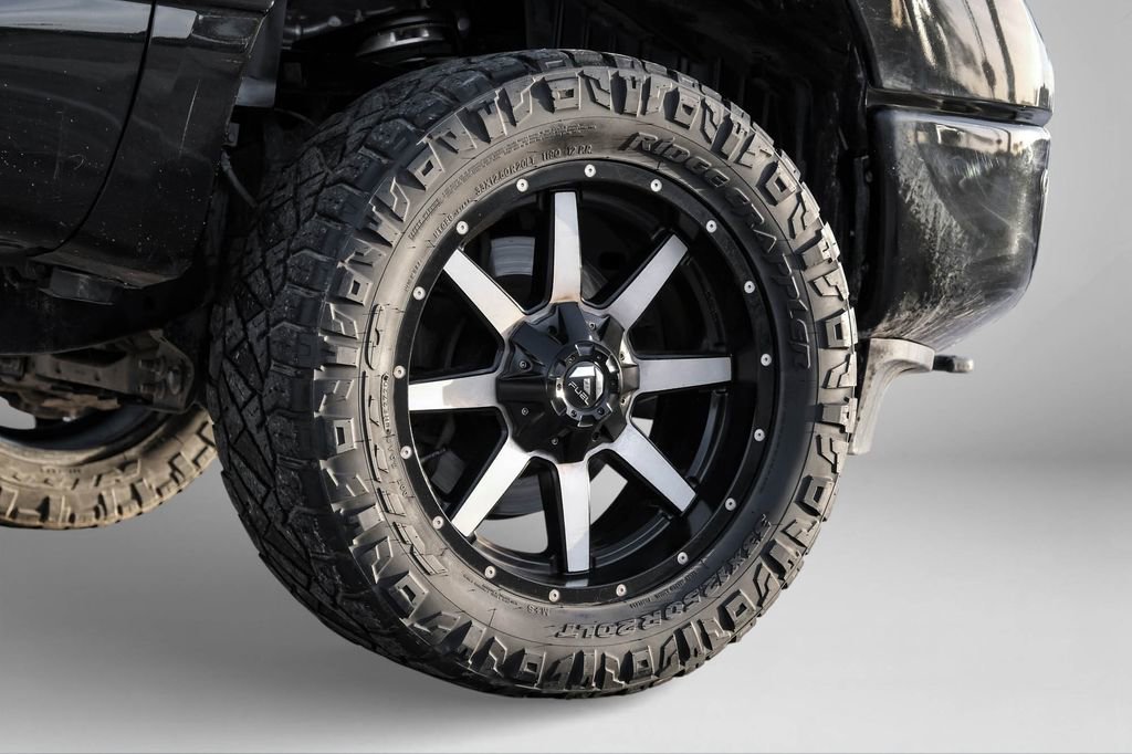 Used 2018 Nissan Titan SV w/ SV Convenience Package image 52