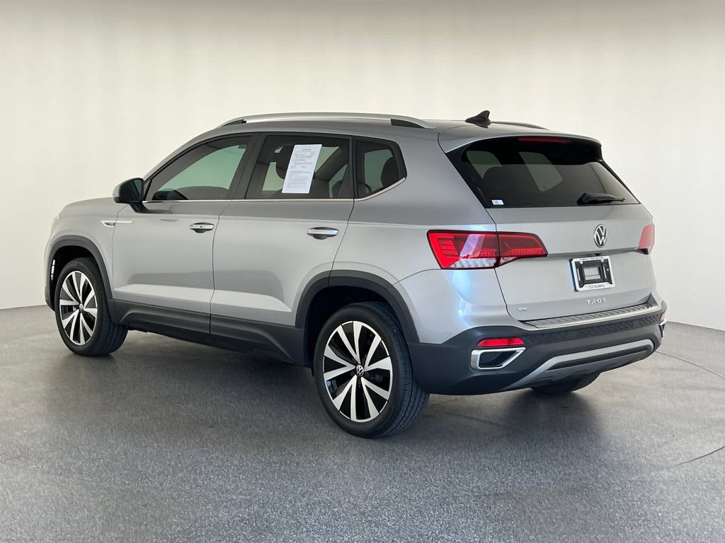 Used 2023 Volkswagen Taos SE w/ Panoramic Sunroof Package FWD image 6