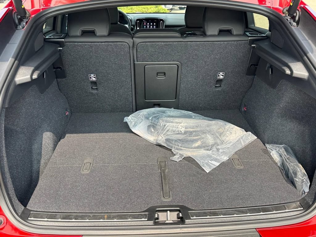 Certified 2023 Volvo C40 P8 Recharge Plus w/ Climate Package AWD/4WD image 5