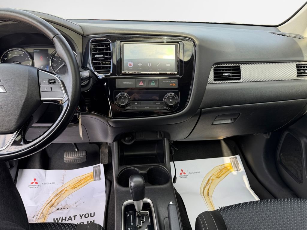 Used 2016 Mitsubishi Outlander ES image 22