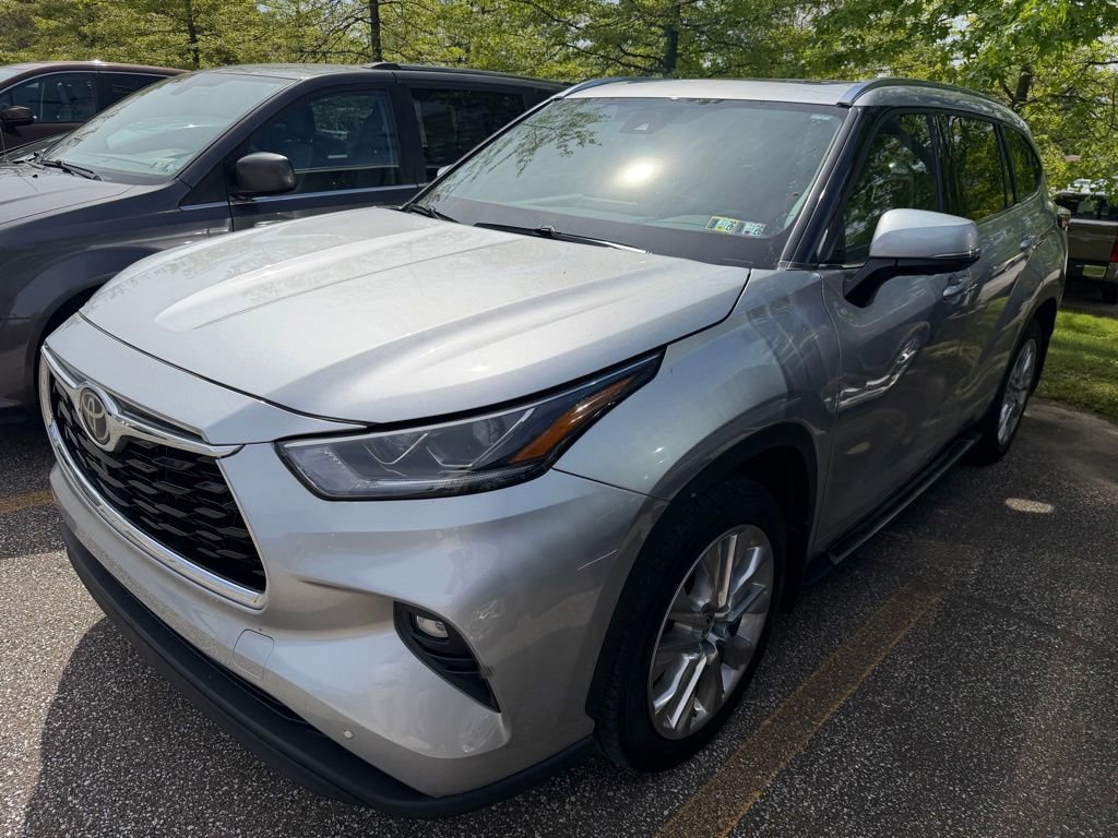 Used 2022 Toyota Highlander Limited AWD/4WD image 1