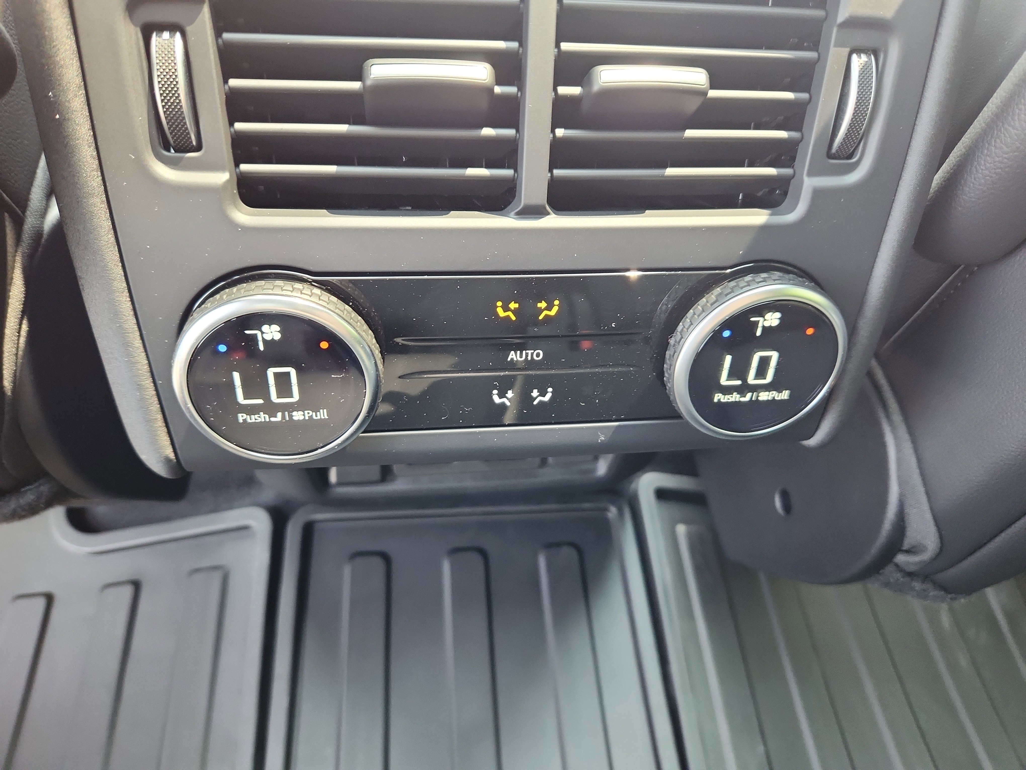 New 2025 Land Rover Discovery S image 26