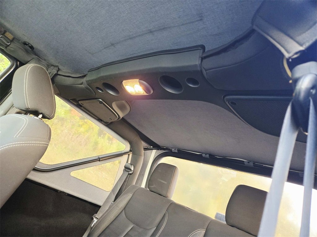 Used 2017 Jeep Wrangler Sahara w/ Connectivity Group image 13