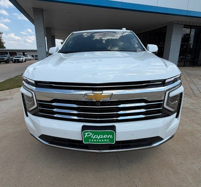 Used 2025 Chevrolet Suburban LT RWD image 3