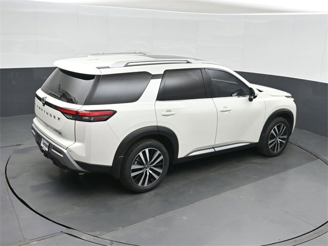 Used 2024 Nissan Pathfinder Platinum w/ Cargo Package image 35