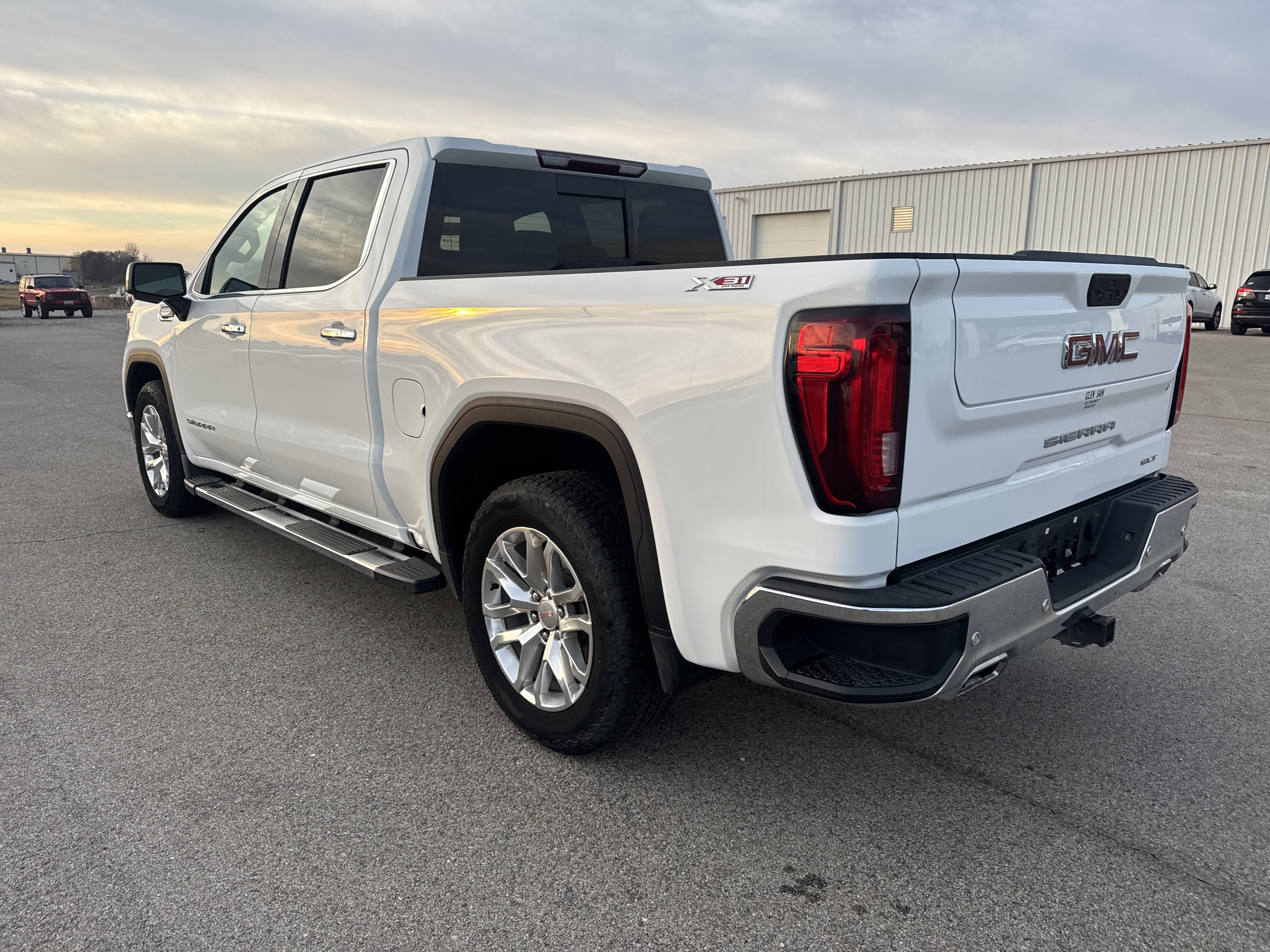 Used 2021 GMC Sierra 1500 SLT image 3