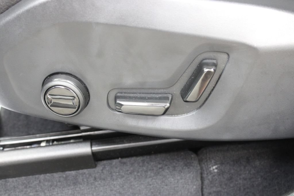 Used 2024 Volvo XC60 B5 Plus w/ Protection Package Premier AWD/4WD image 21