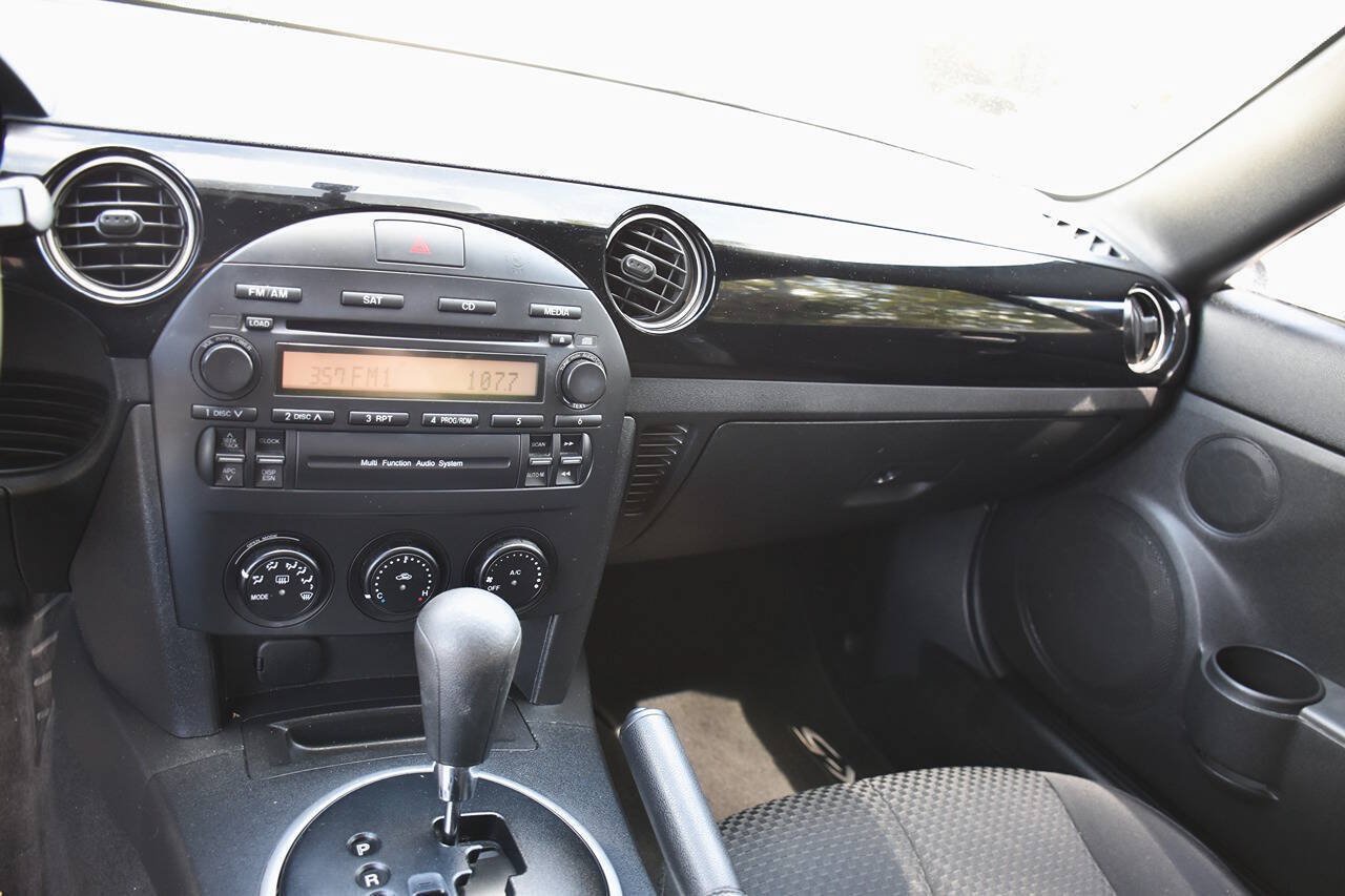 Used 2006 MAZDA MX-5 Miata Touring RWD image 13
