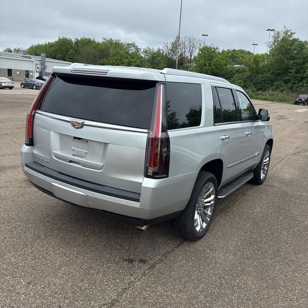 Used 2020 Cadillac Escalade Luxury w/ LPO, Radiant Package AWD/4WD image 3
