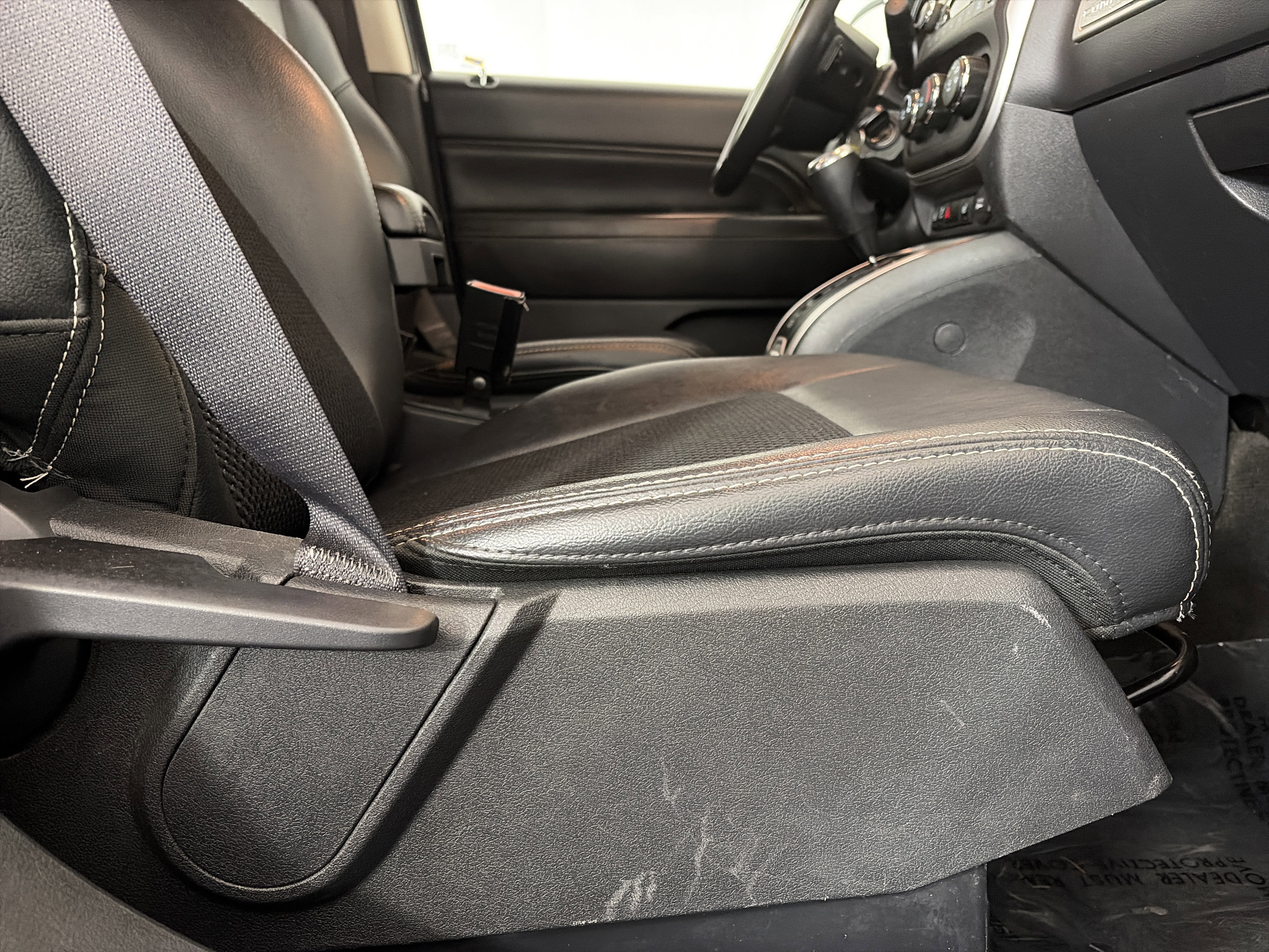 Used 2016 Jeep Compass Latitude AWD/4WD image 28