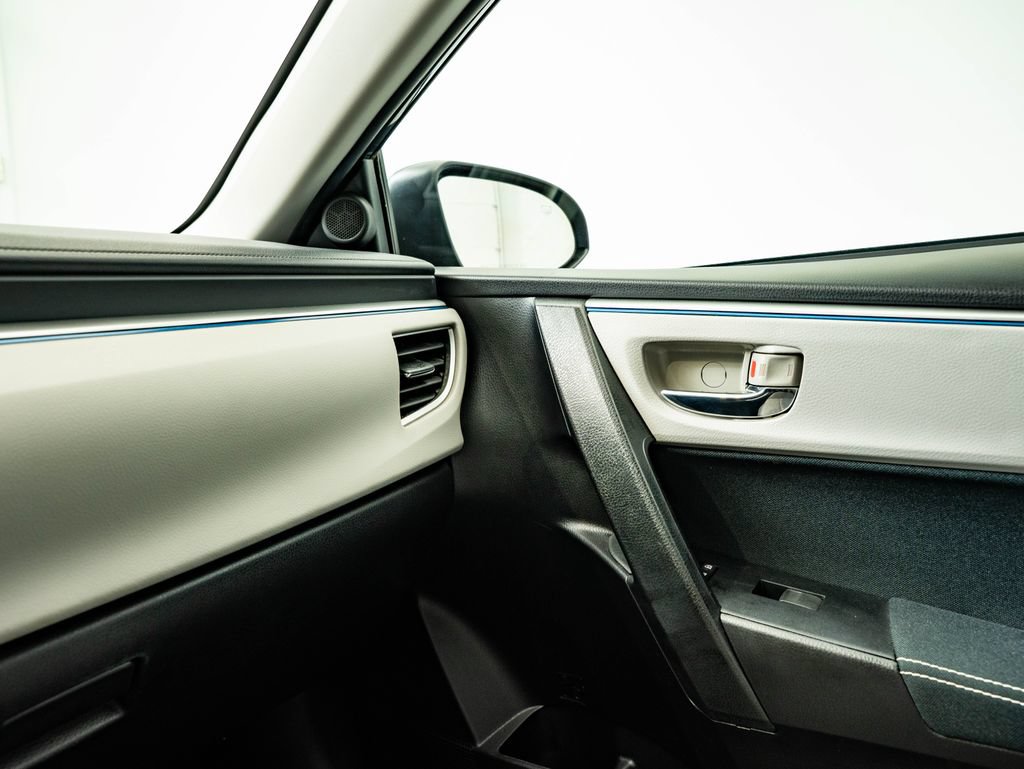 Used 2015 Toyota Corolla LE FWD image 38