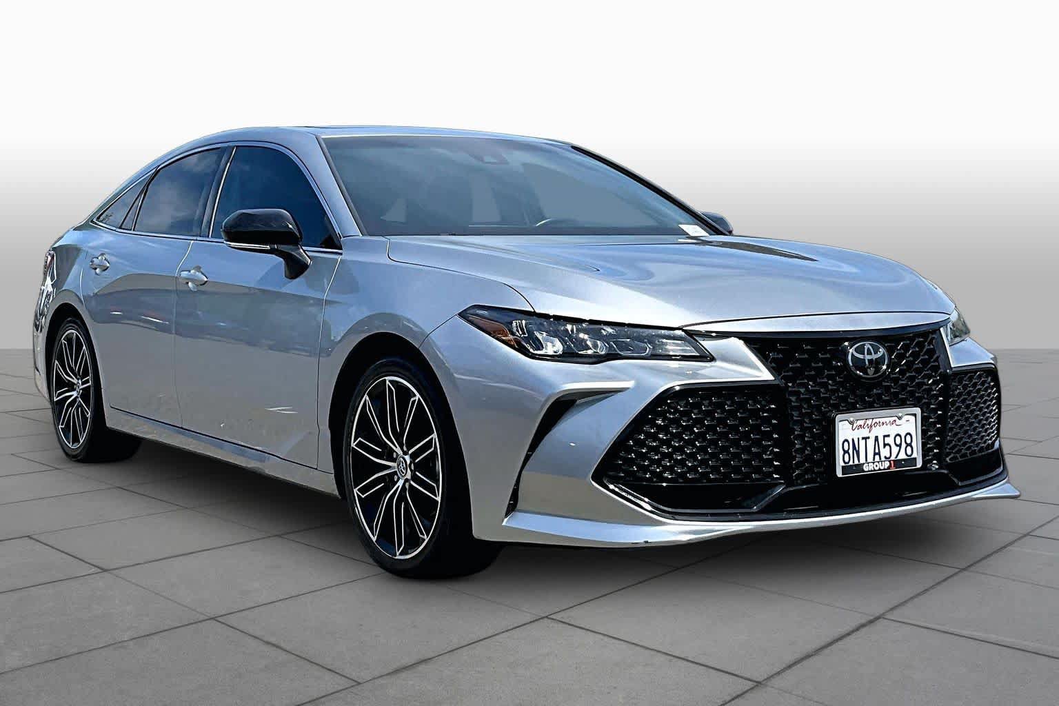 Used 2019 Toyota Avalon XSE FWD image 2