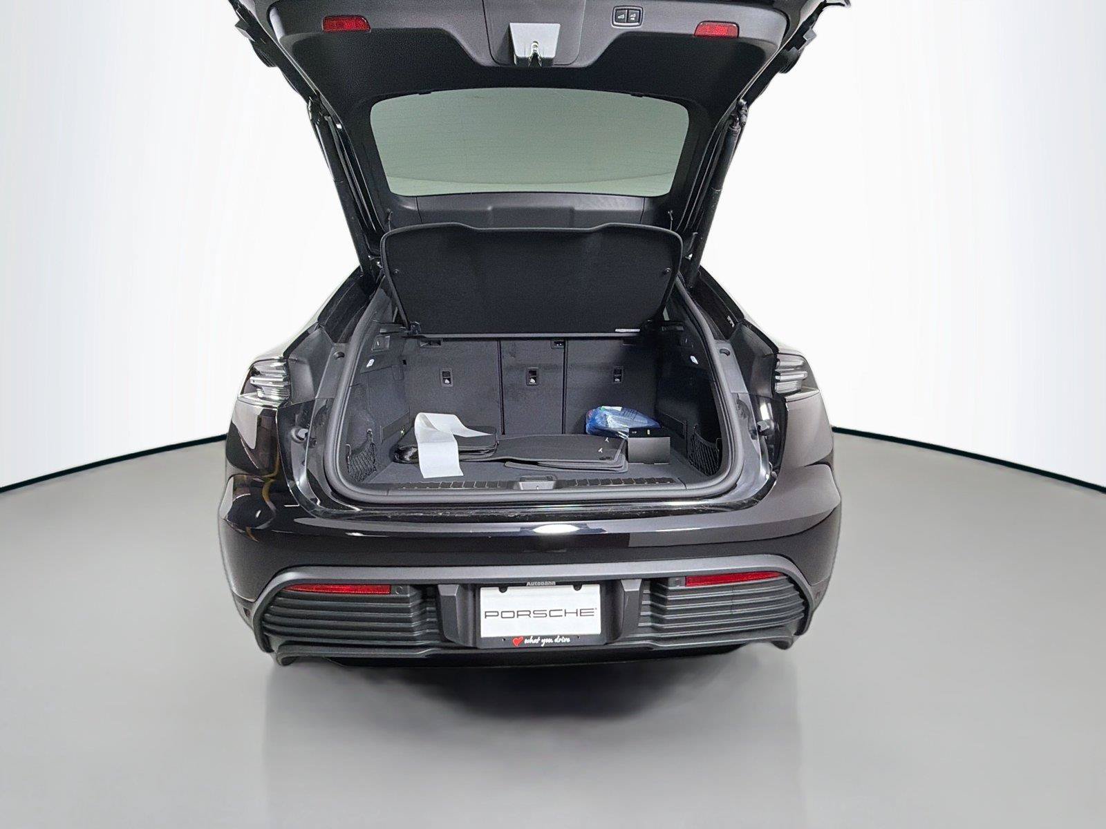 Certified 2026 Porsche Macan Electric RWD image 35