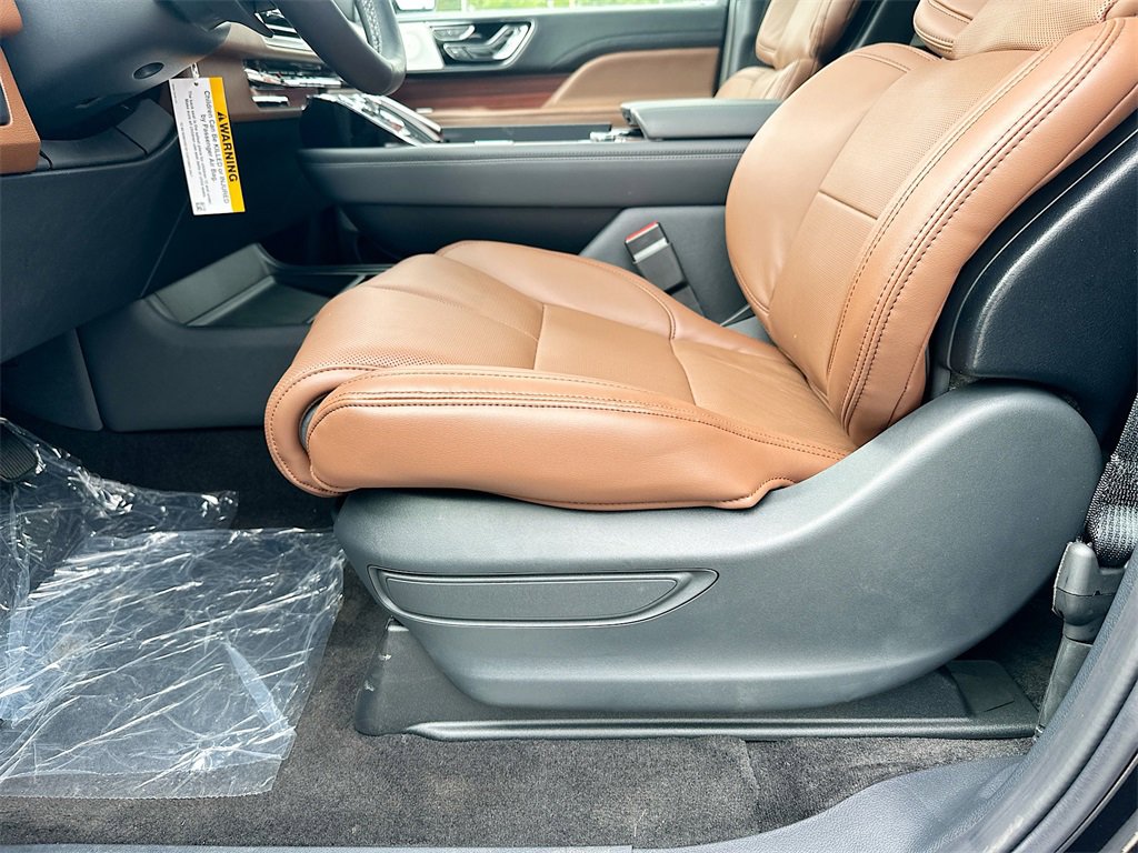 Used 2024 Lincoln Navigator Reserve image 8