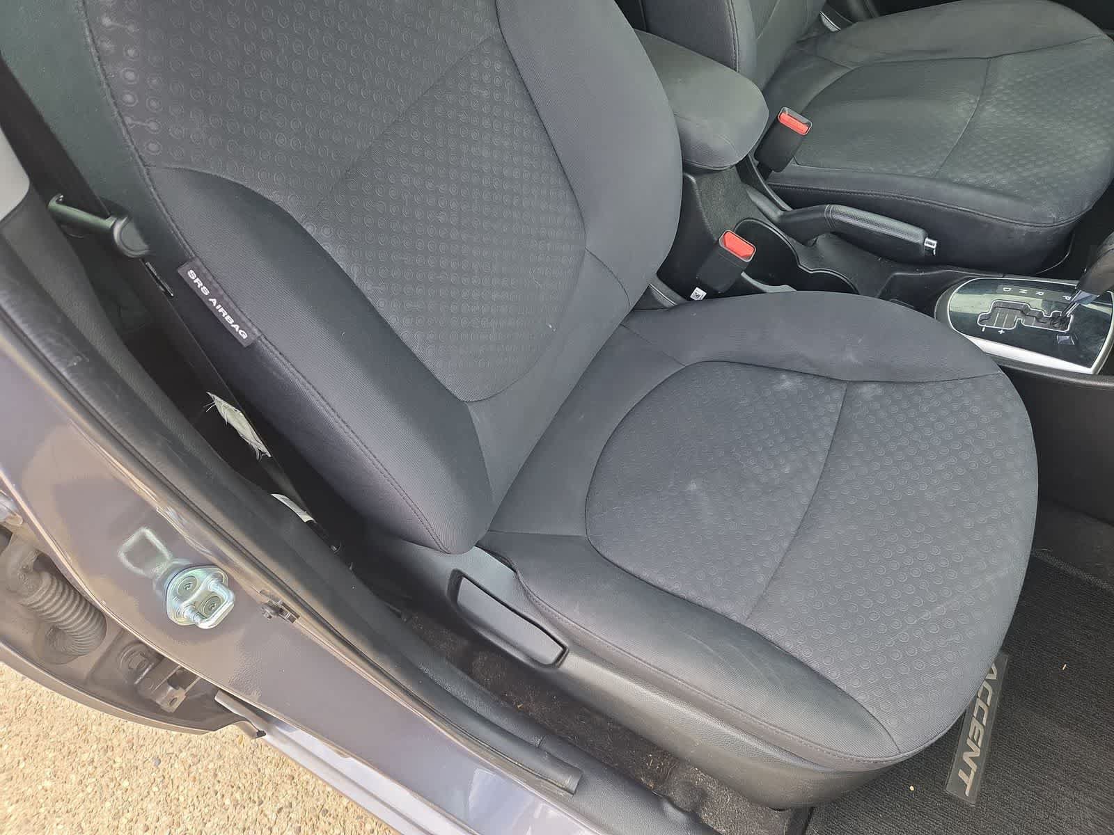 Used 2013 Hyundai Accent SE FWD image 21