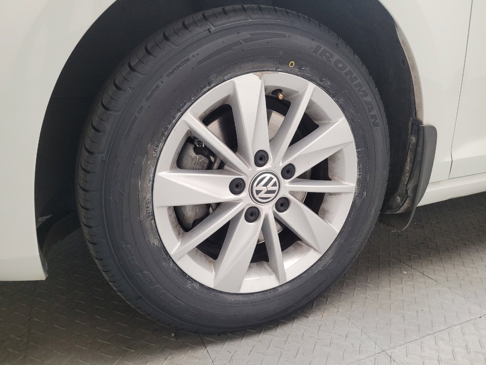 Used 2017 Volkswagen Golf S FWD image 31