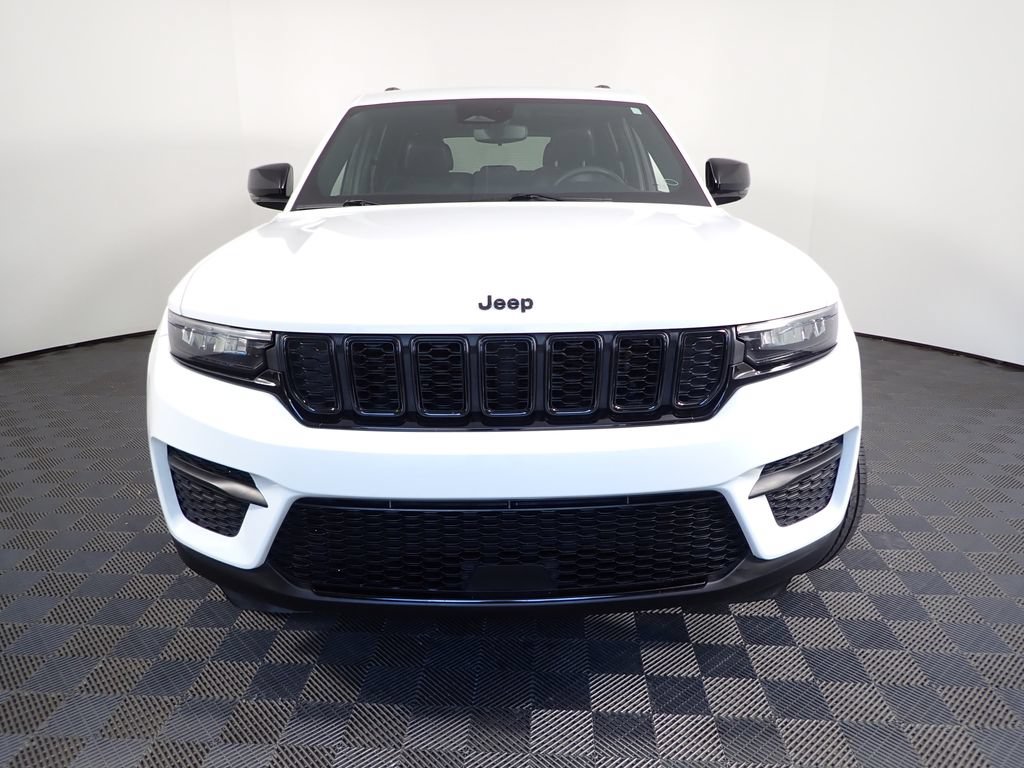 Used 2023 Jeep Grand Cherokee Altitude AWD/4WD image 8