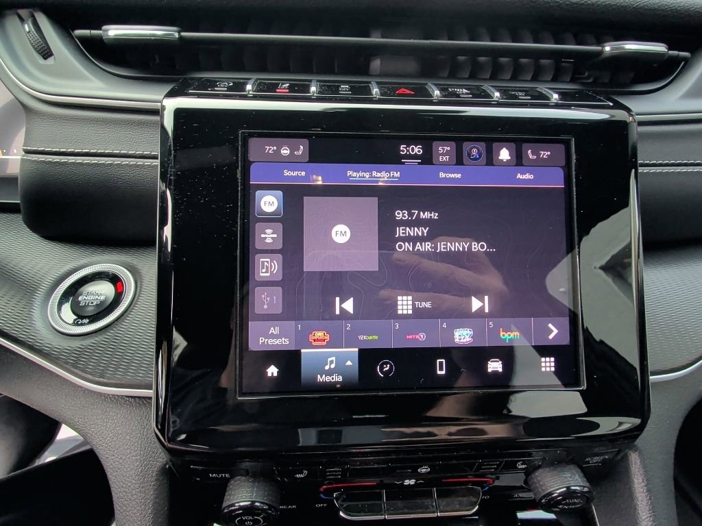 Used 2025 Jeep Grand Cherokee Altitude image 21