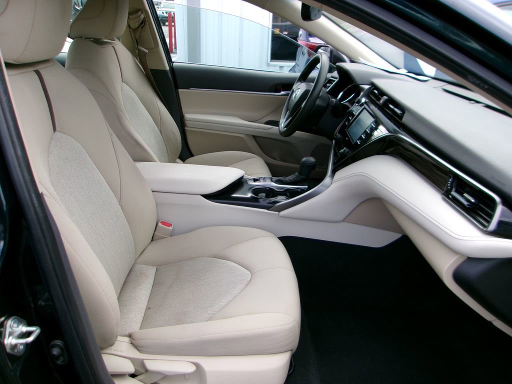 Used 2020 Toyota Camry LE image 17