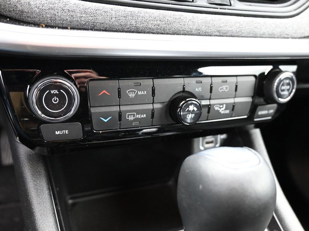 New 2026 Jeep Compass Latitude image 18