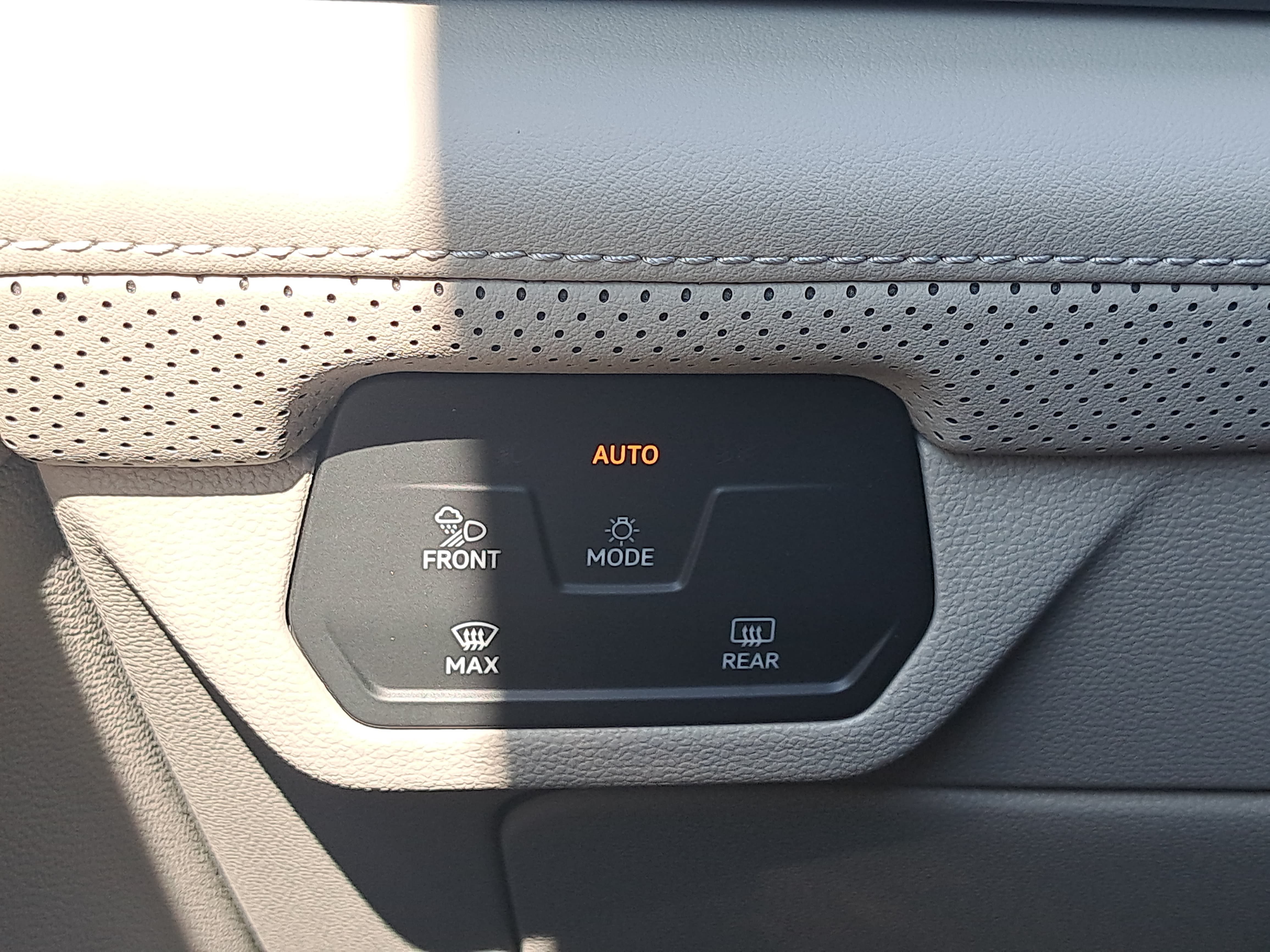 Certified 2026 Volkswagen Atlas SEL AWD/4WD image 28