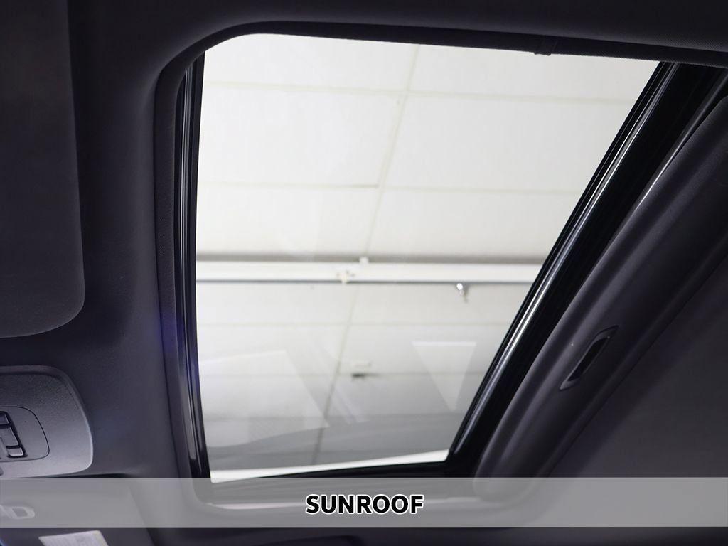 Used 2019 Toyota Avalon XLE w/ Moonroof Package FWD image 3