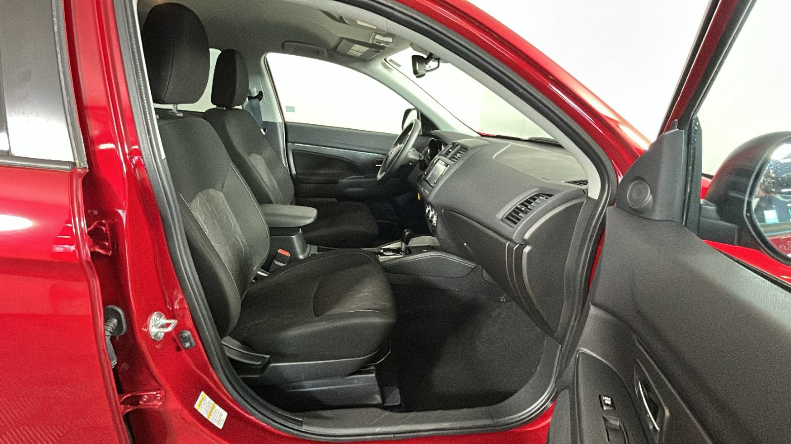 Used 2025 Mitsubishi Outlander Sport ES AWD/4WD image 33