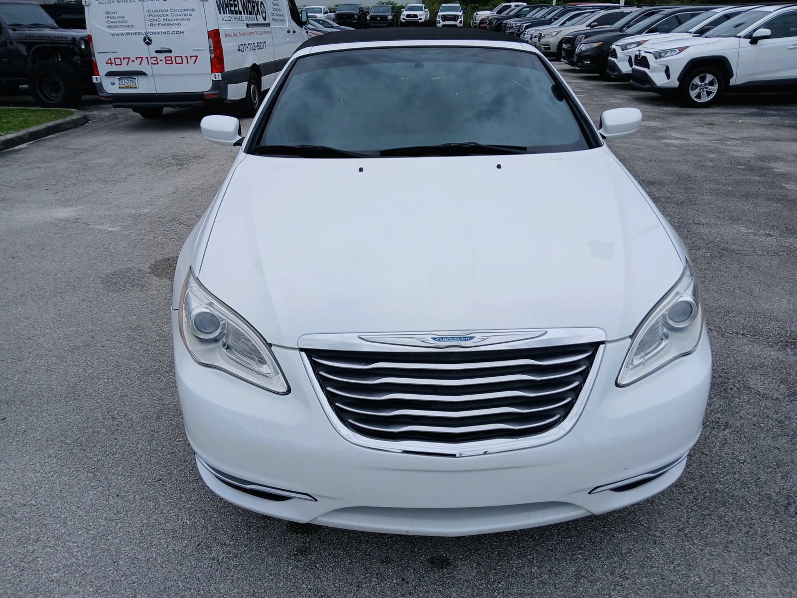 Used 2013 Chrysler 200 Touring FWD image 4