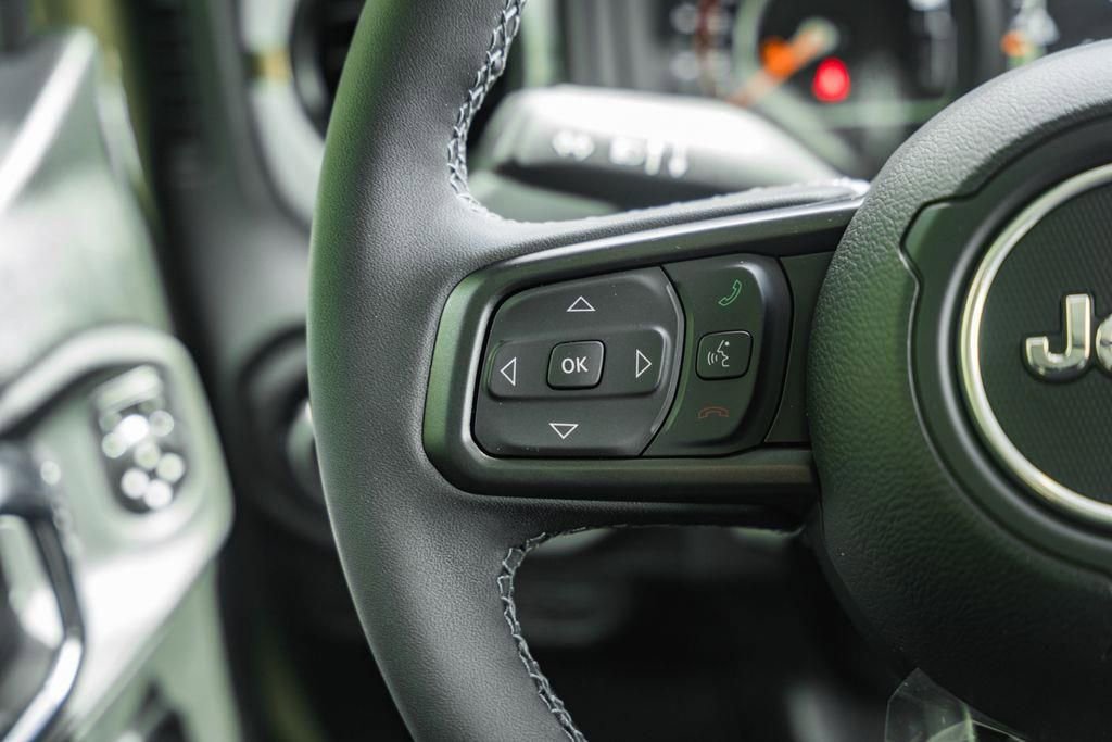 New 2025 Jeep Gladiator Sport AWD/4WD image 32