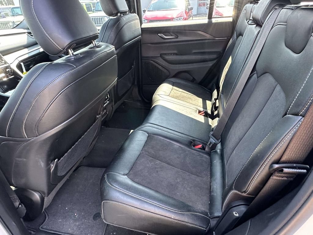 Certified 2024 Jeep Grand Cherokee Altitude AWD/4WD image 11