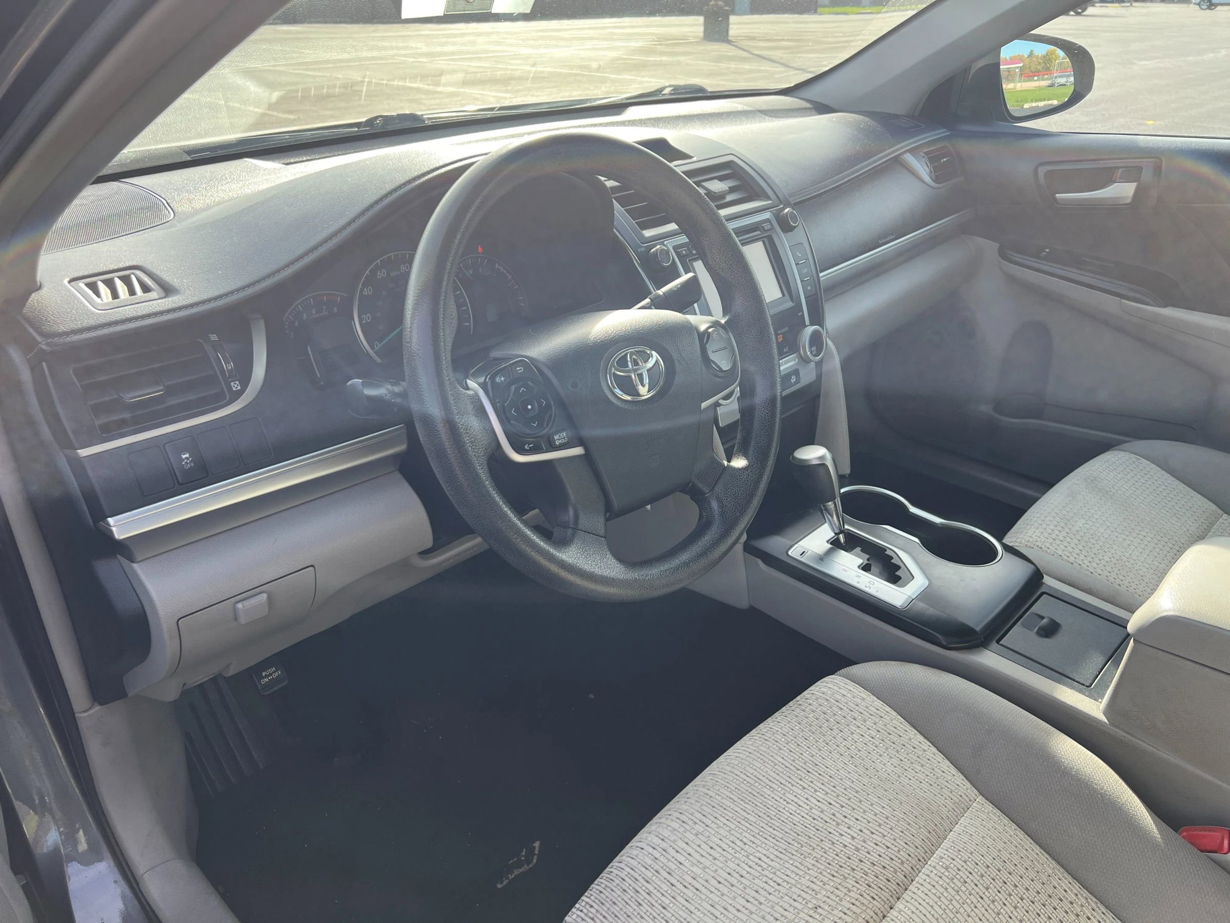 Used 2014 Toyota Camry LE image 21
