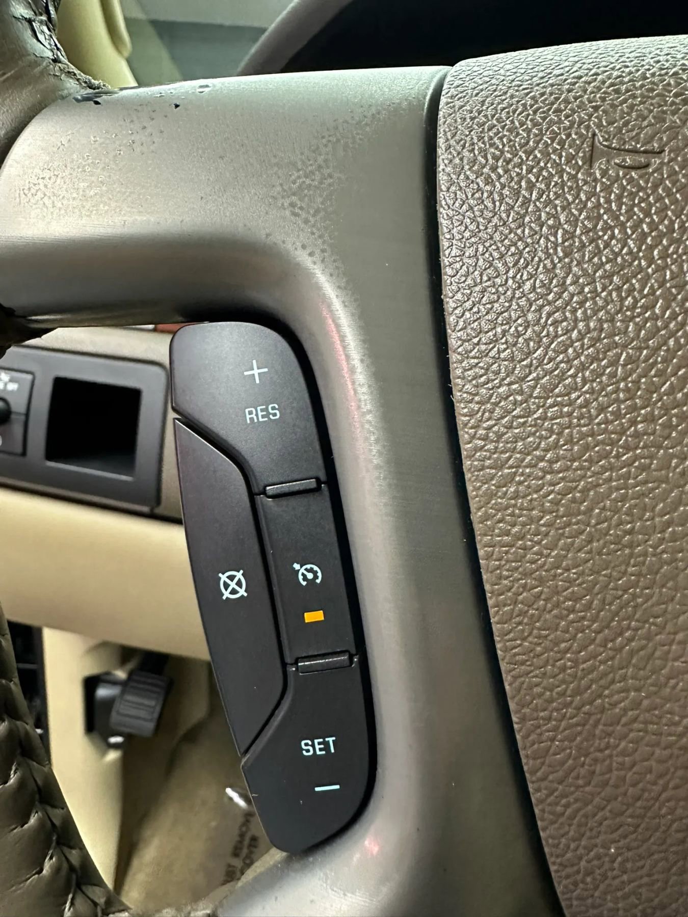 Used 2011 Chevrolet Avalanche LTZ RWD image 16