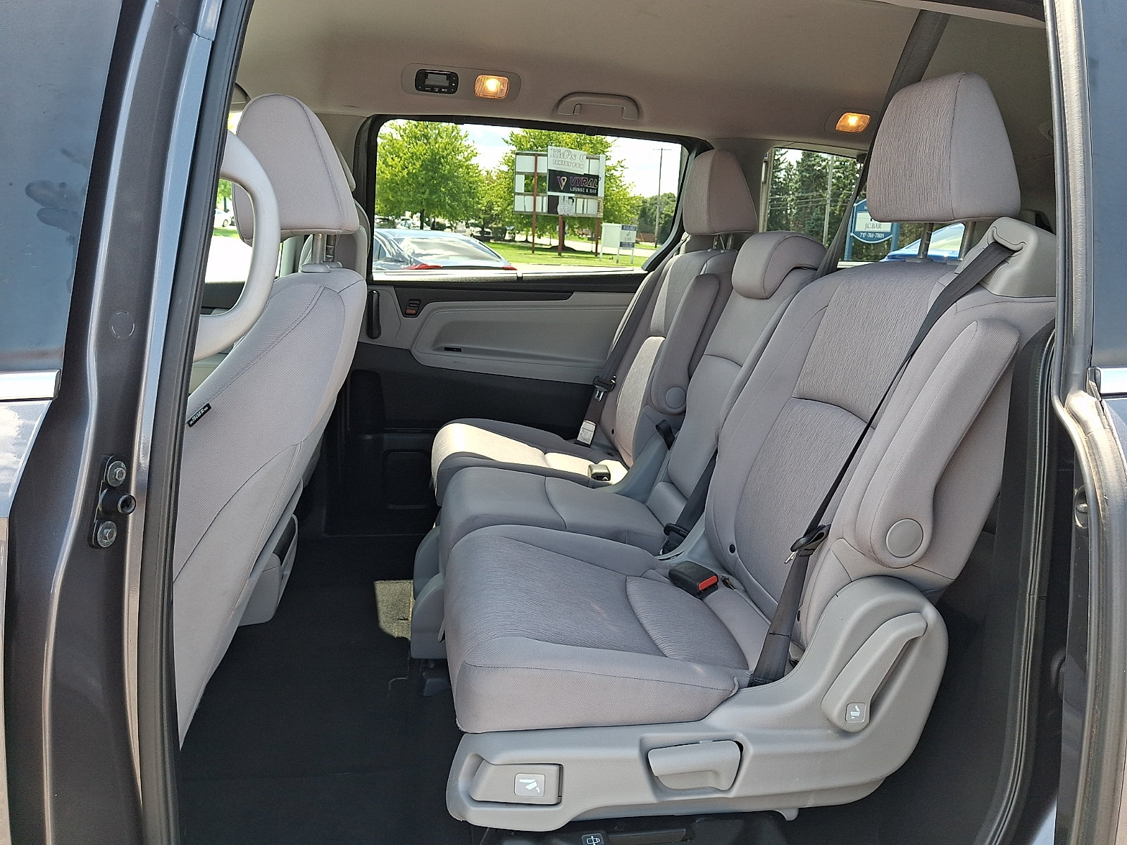 Used 2018 Honda Odyssey EX image 11