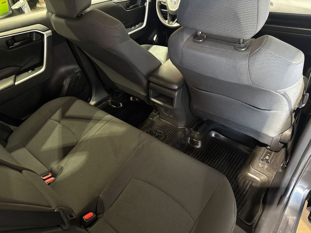 Used 2021 Toyota RAV4 LE AWD/4WD image 99