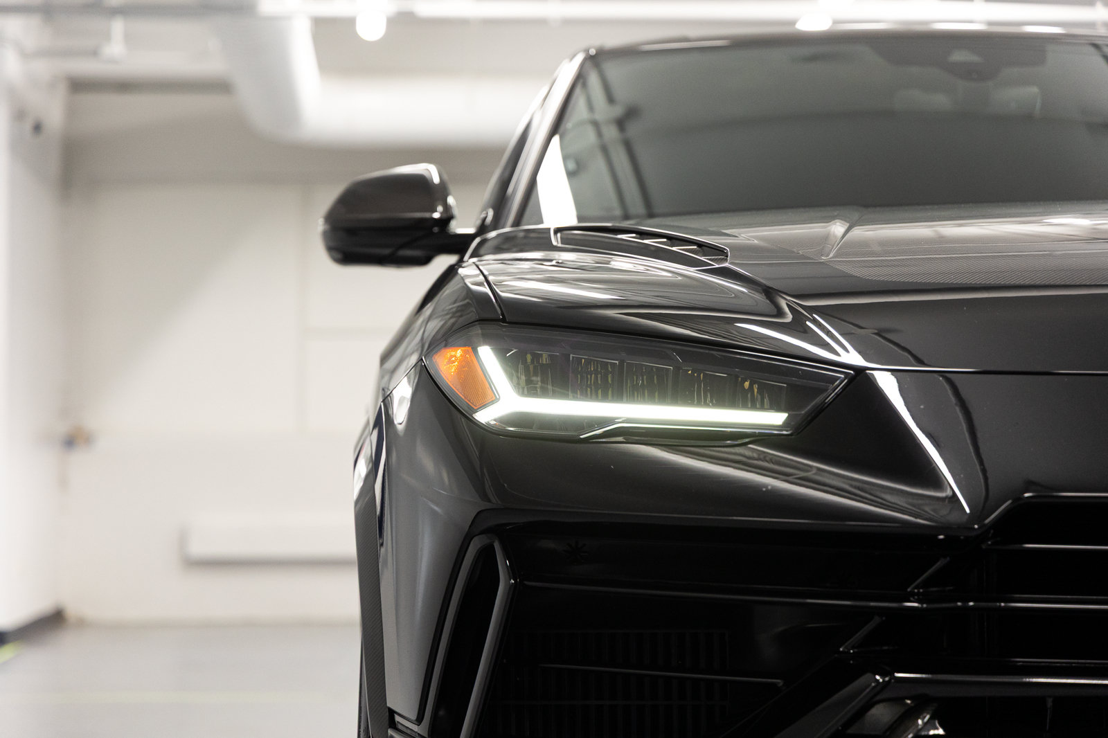 Used 2024 Lamborghini Urus Performante AWD/4WD image 13