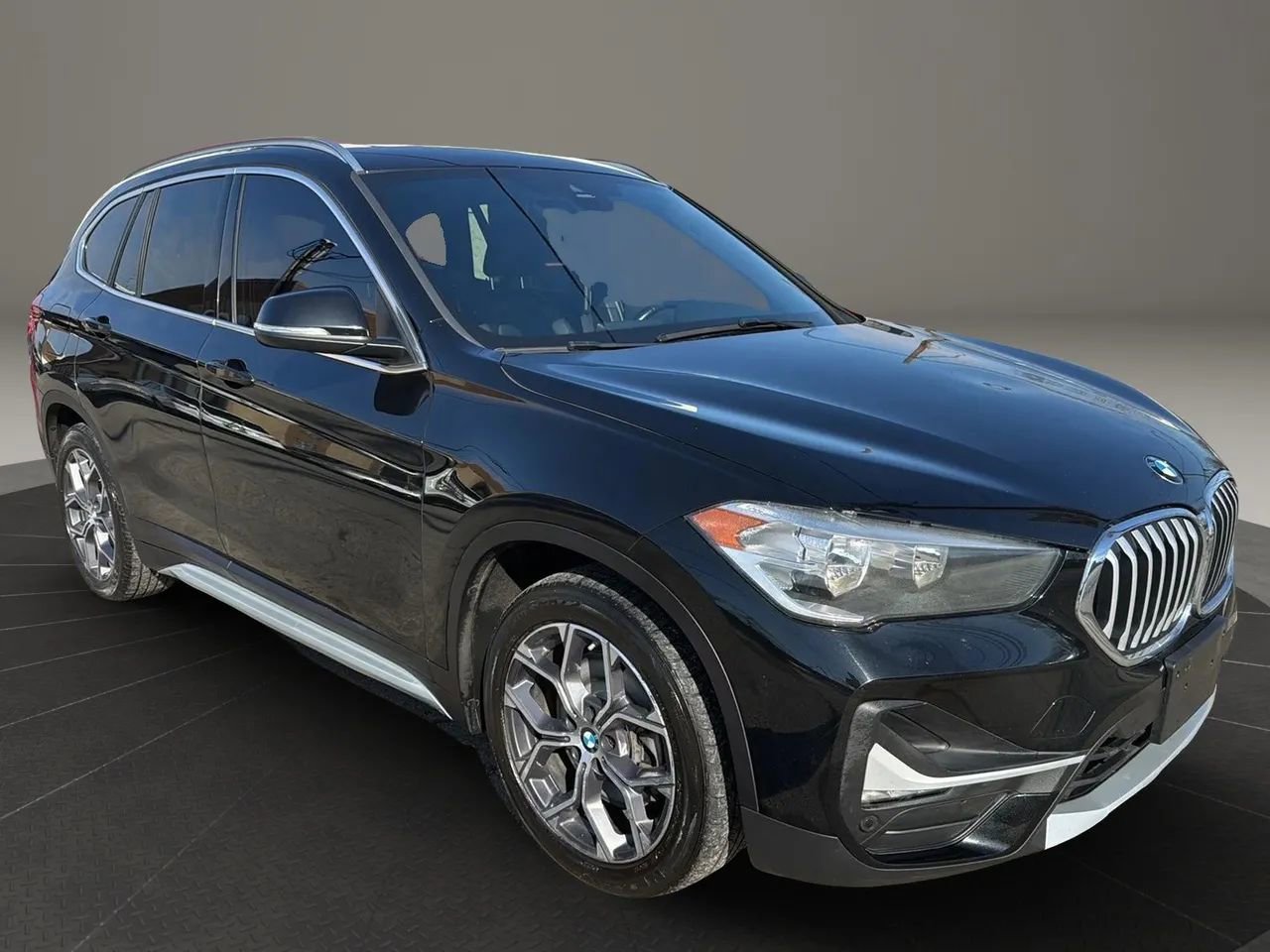 Used 2020 BMW X1 xDrive28i w/ Convenience Package image 3