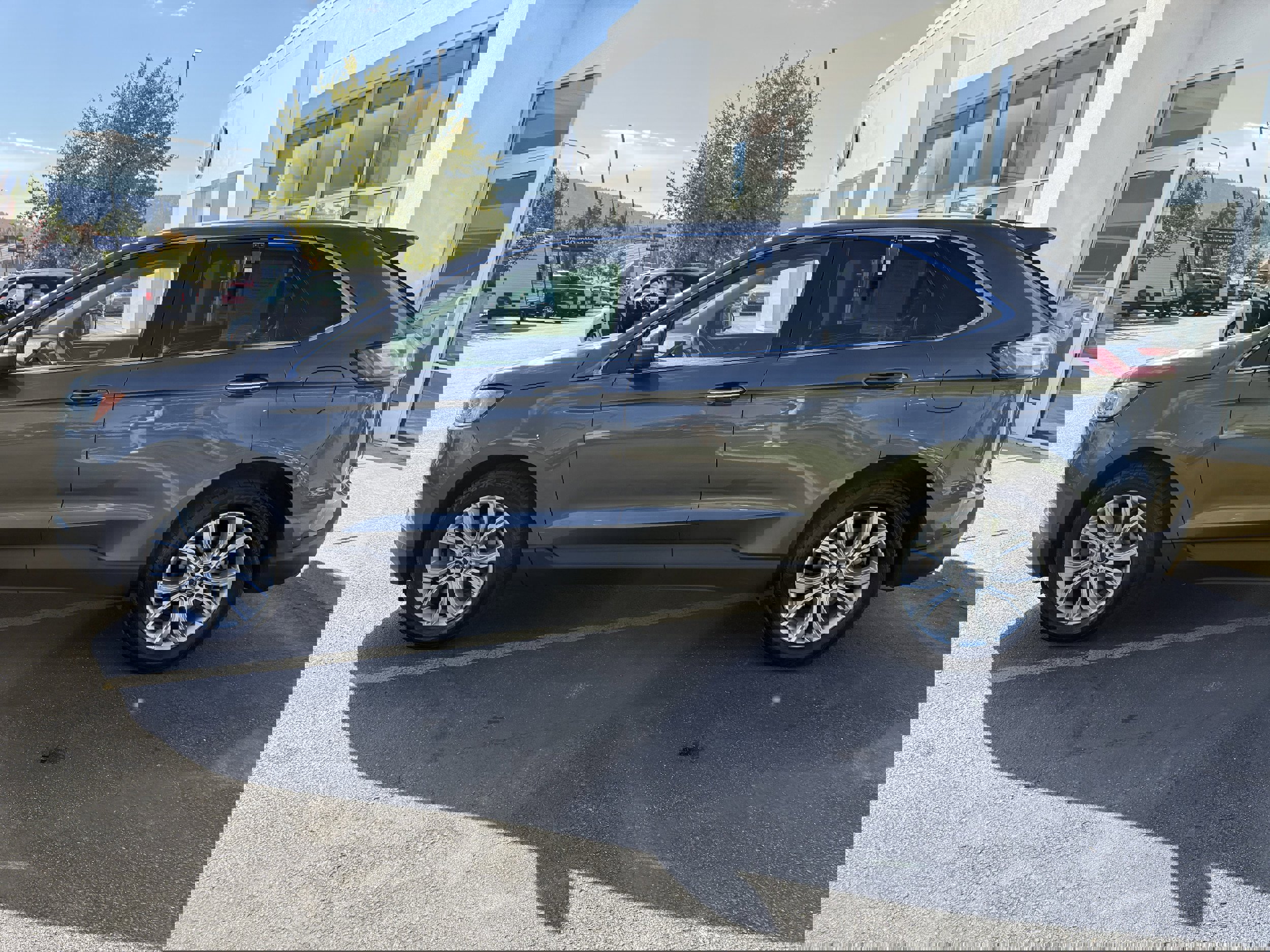 Used 2019 Ford Edge Titanium w/ Equipment Group 301A image 8