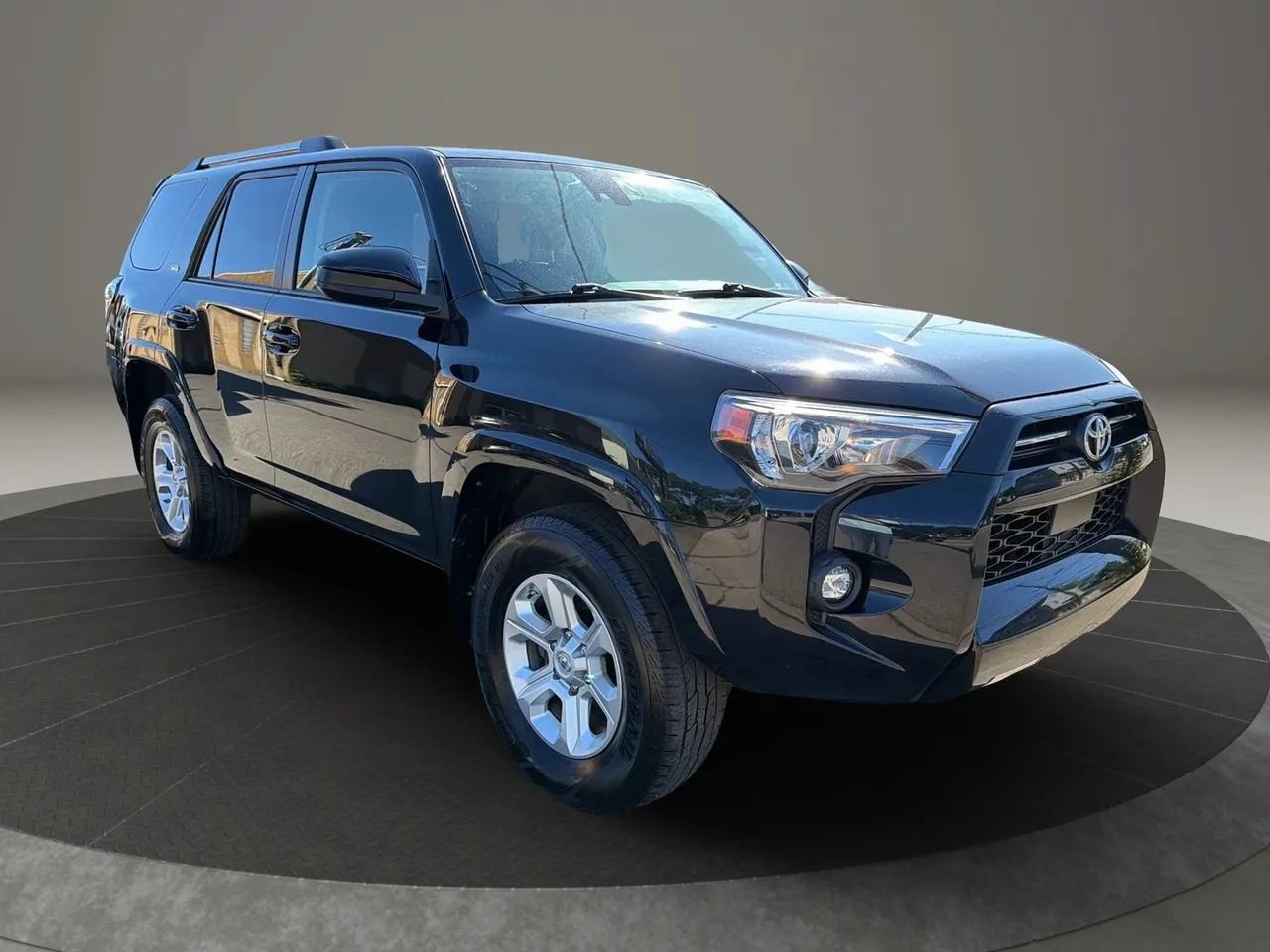 Used 2021 Toyota 4Runner SR5 AWD/4WD image 3