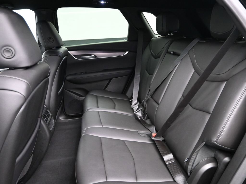 Certified 2025 Cadillac XT5 Luxury w/ LPO, Floor Liner Package image 17