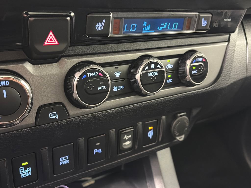 Used 2017 Toyota Tacoma TRD Off-Road w/ Premium & Technology Package AWD/4WD image 21