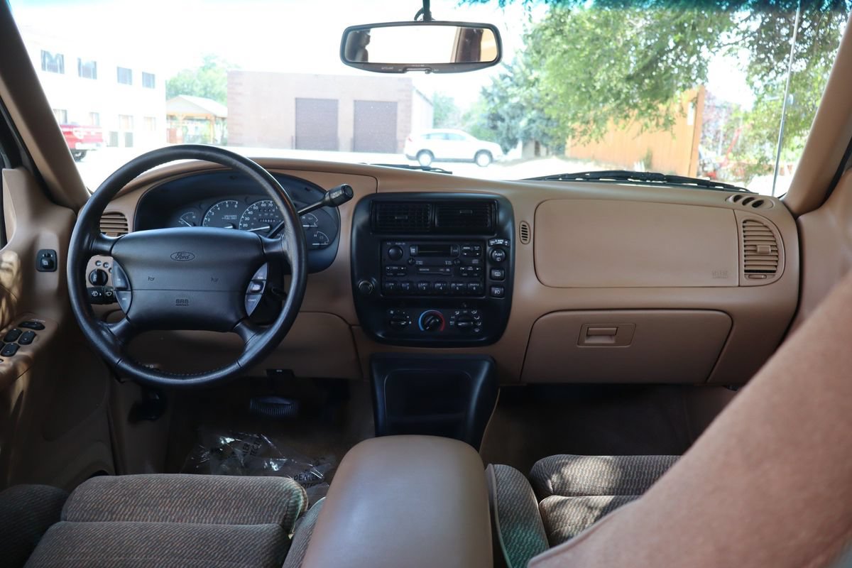 Used 1996 Ford Explorer XLT AWD/4WD image 16